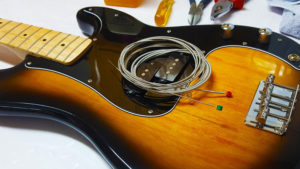 elektrische en akoestisch gitaar snaren laten vervangen